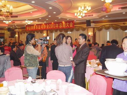 广东4008云顶集团铝厂猎人车队签约之采访邝总