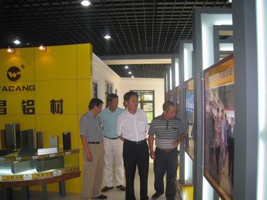 华西村党委书记吴协恩来我江苏分公司接见