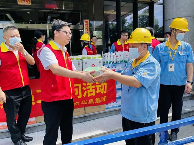 党建引领 关切职工 | 4008云顶集团集团组织发展“七一”慰问活动