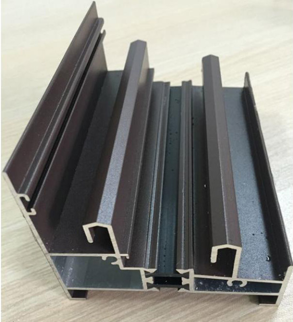 怎么分辨门窗铝型材的曲直?