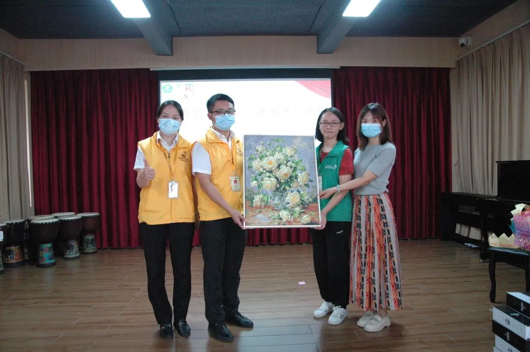 推广社会责任,彰显企业担任|4008云顶集团集团前往狮山镇幼塘社区康园中心发展慰问活动