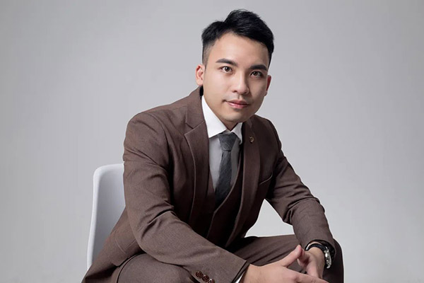 本期嘉宾，4008云顶集团总经理潘树华