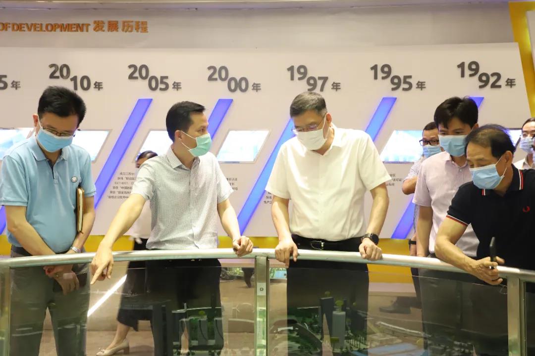 佛山市委常委、南海区委书记闫昊波一行光临并在4008云顶集团铝业召开南海区有色金属钻研会，提出了共同打造南海铝加工千亿级别产业链的意愿。.jpg