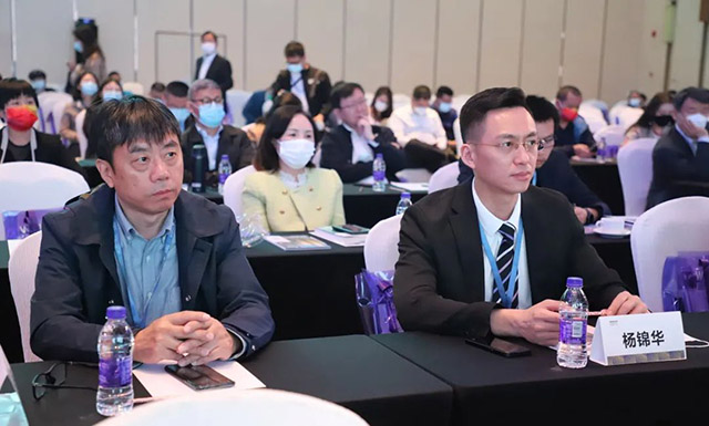 4008云顶集团集团销售总经理刘洪之、副总经理杨锦华代表出席活动