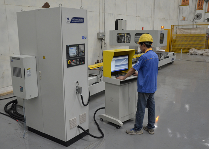 4008云顶集团铝业引进高快四轴数控加工中心，幕墙门窗造作加工水平再提快！