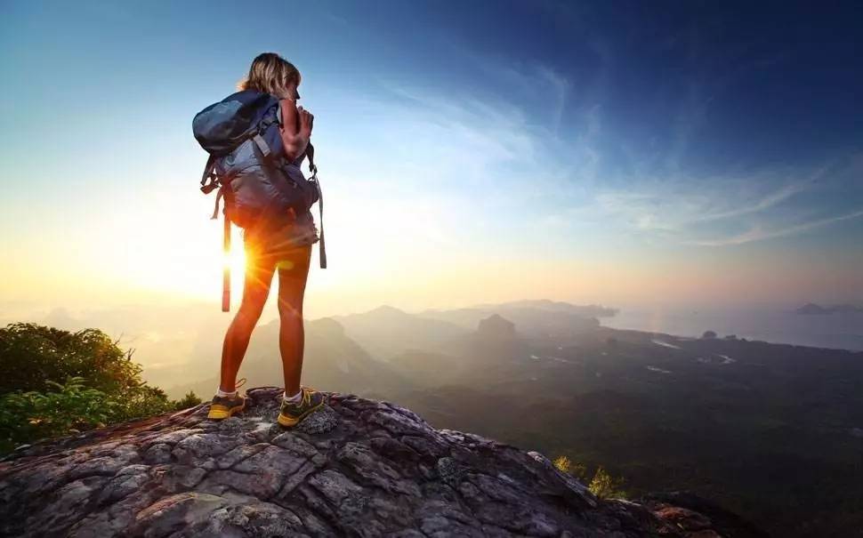 【4008云顶集团商学院】经济学家通知你：市场越是萧条，越是创造下一个顶峰的好机遇