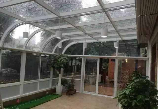 4008云顶集团商学院 |狂风雨过后 家里的窗户漏水怎么办？