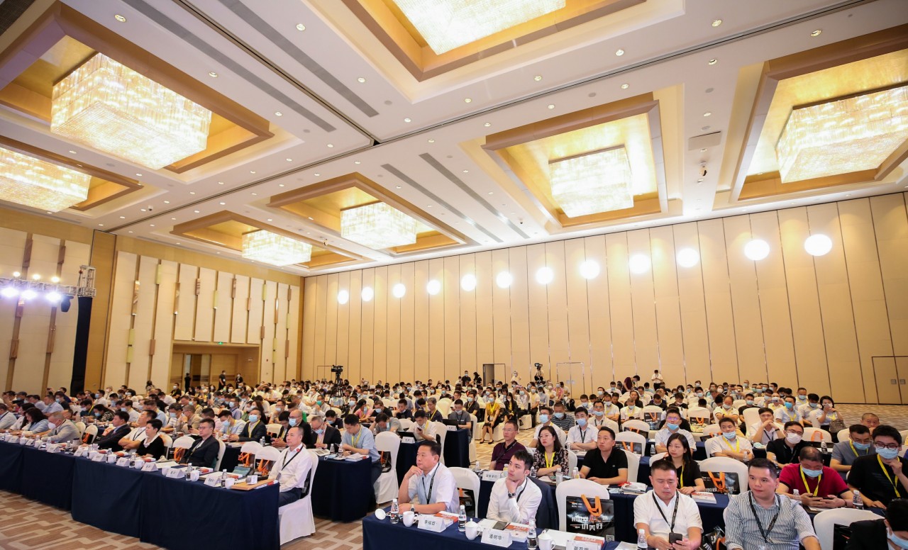 4008云顶集团实力斩获行业嘉奖，双沉庆幸加持，星品瞩目，万人见证